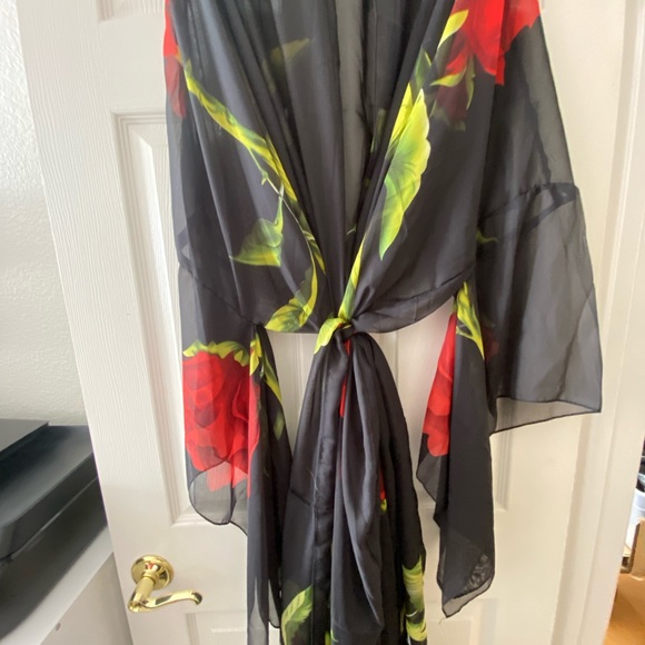 Gorgeous Runway FLORAL style chiffon Kimono or robe - Picture 4 of 10